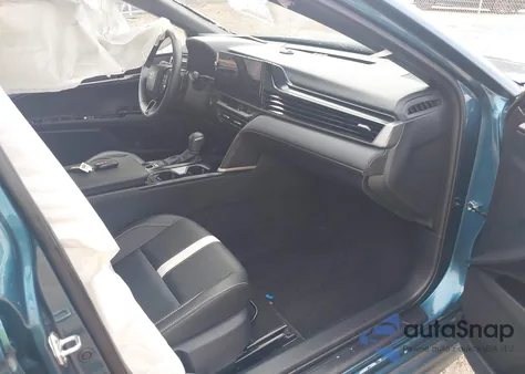 2025 Toyota Camry Se z USA, uszkodzony, nr VIN 4T1DAACK4SU096157